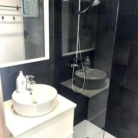 Stylish And Modern With Stunning Sea Views Apartment *