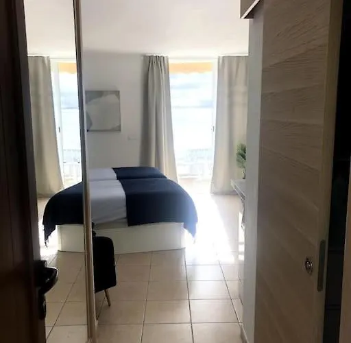 Apartmán Stylish And Modern With Stunning Sea Views *